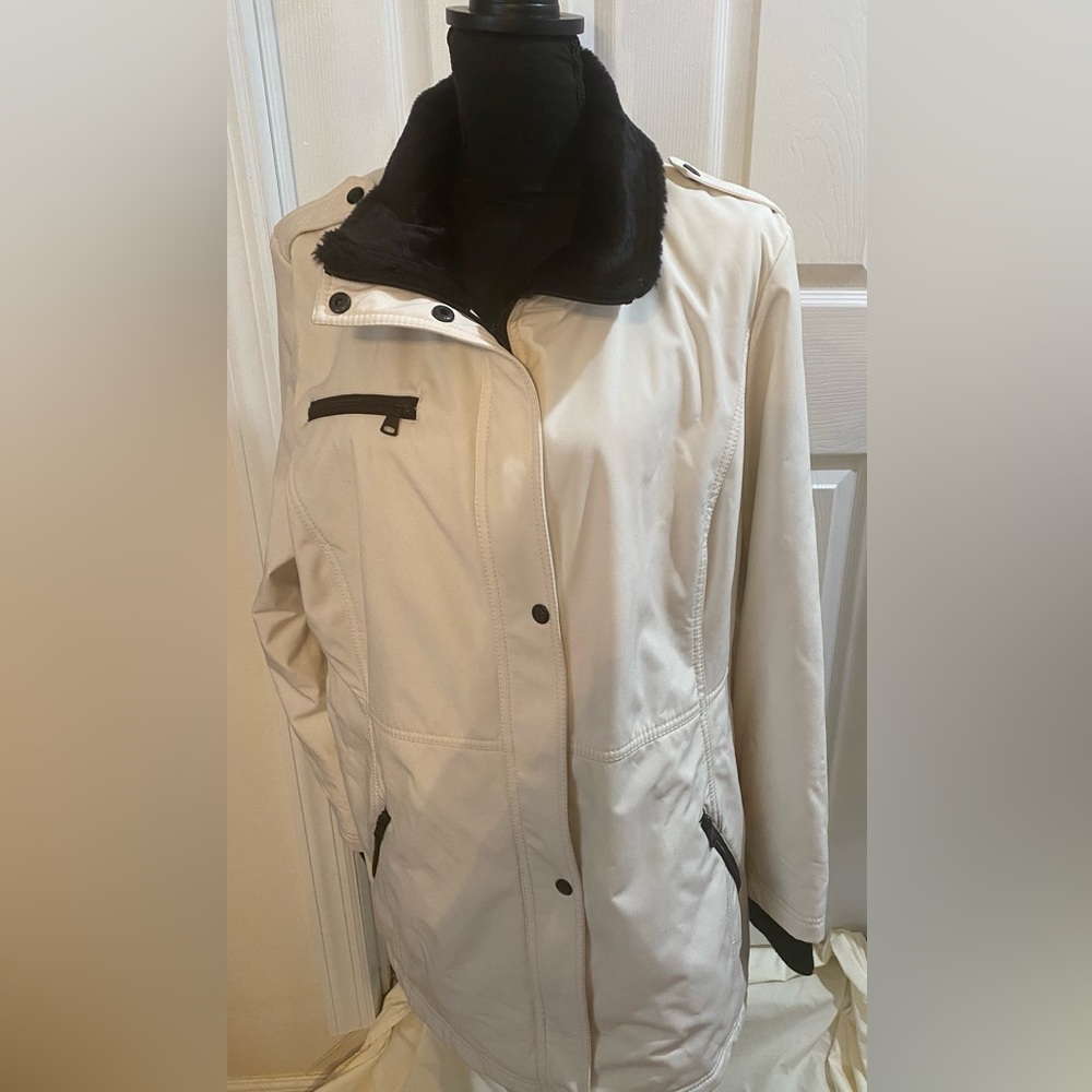 Jessica Simpson Jacket White Sz 2X 3/4 Length Faux Fur Trim Front Zipper, Snaps